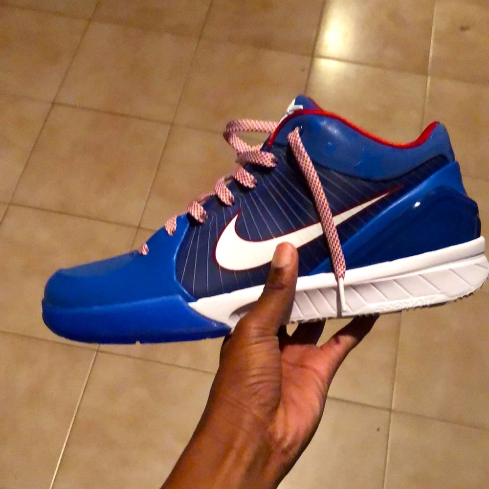 These are the Kobe 4 Philly size 10.5 rating 10/10 never been worn !